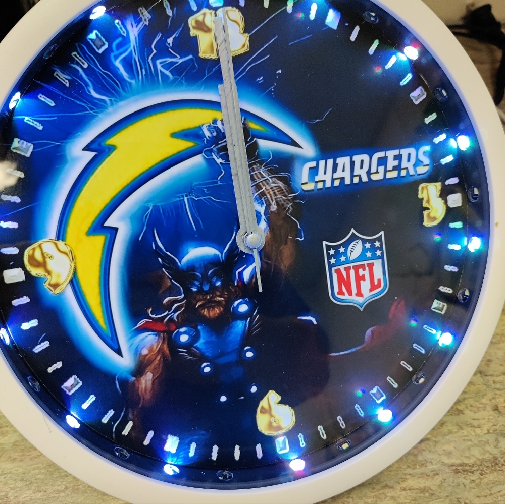 Charges Thor led lights clock